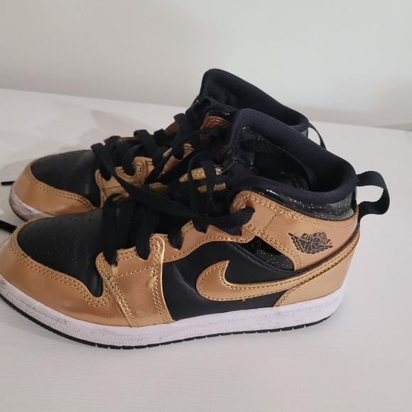 Kids size 1 nike air Jordan - Picture 7 of 7